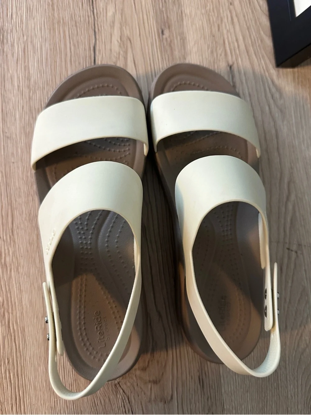 CROCS Women’s Brooklyn Platform Wedge Sandal Size 7